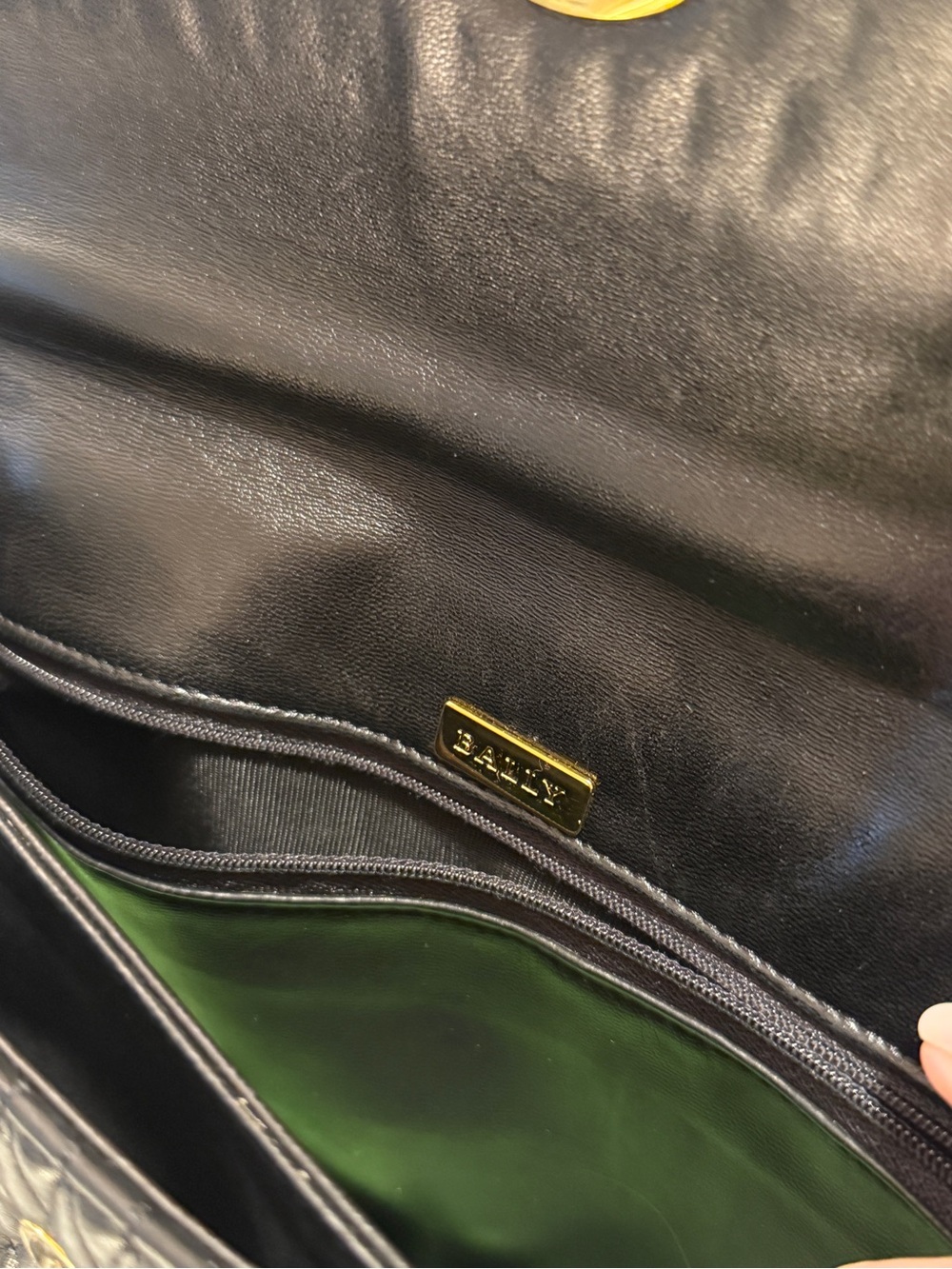 BALLY Women’s Vintage Quilted Black Leather Top Handle Purse Gold Turnlock NEW - Picture 12 of 16
